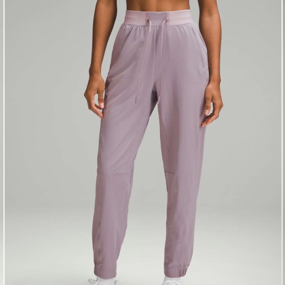 License to Train High Rise Pant in Violet Verbena